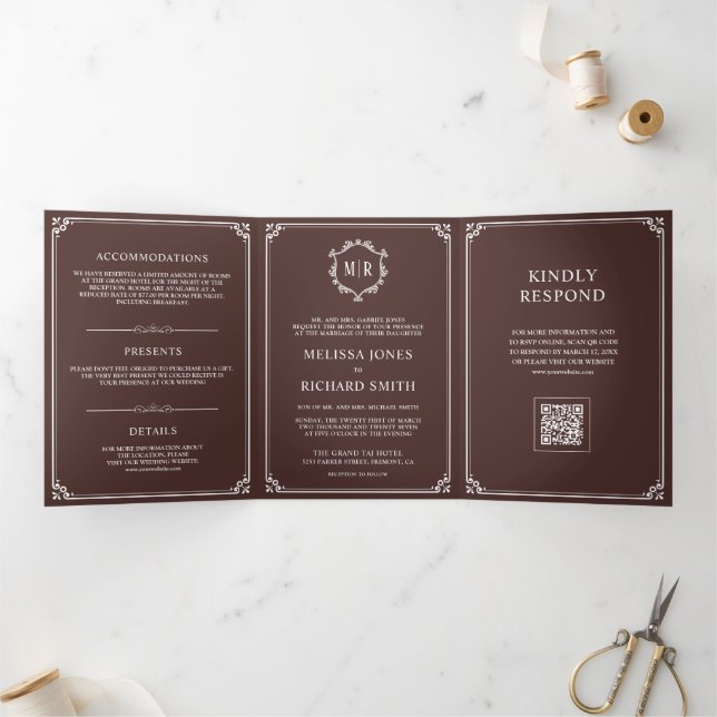 Convite Com Dobra Tripla Casamento Código QR Monograma Marrom e Branco (Dentro)