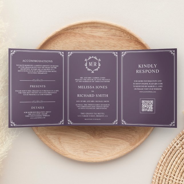 Convite Com Dobra Tripla Casamento com Código QR em Monograma Roxo e Branco (Criador carregado)
