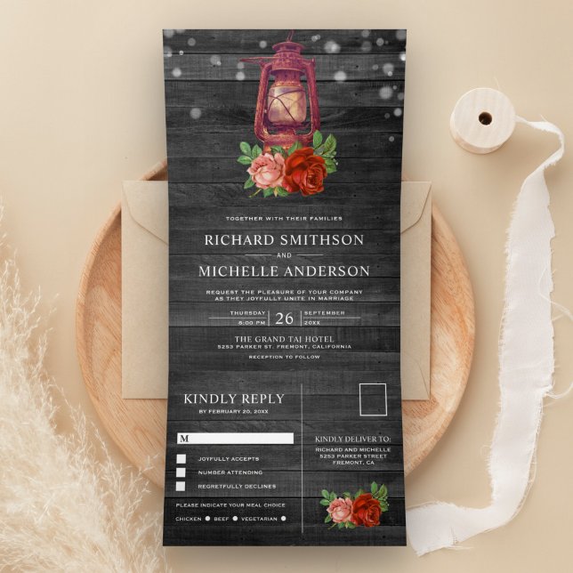 Convite Com Dobra Tripla Casamento com Lanterna de Óleo Floral Rústico Vint (Criador carregado)