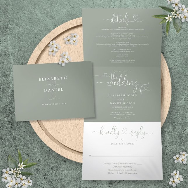 Convite Com Dobra Tripla Casamento com Rótulo de Coração Verde Salvia (Sage Green Heart Script Wedding Tri-Fold Invitation)