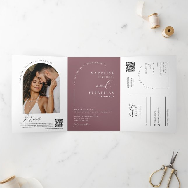 Convite Com Dobra Tripla Casamento de Código QR de Foto de Arco Roxo Modern (Dentro)
