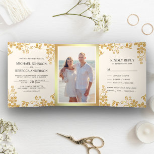 Convite Com Dobra Tripla Casamento de Folhas Florais de Creme Ivory e Gold 