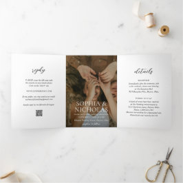 Convite Com Dobra Tripla Casamento de Foto Moderna Preto e Branco Simples