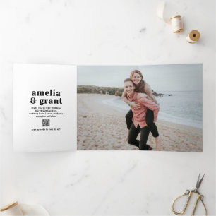 Convite Com Dobra Tripla Casamento de Fotografias do Código QR Preto e Bran