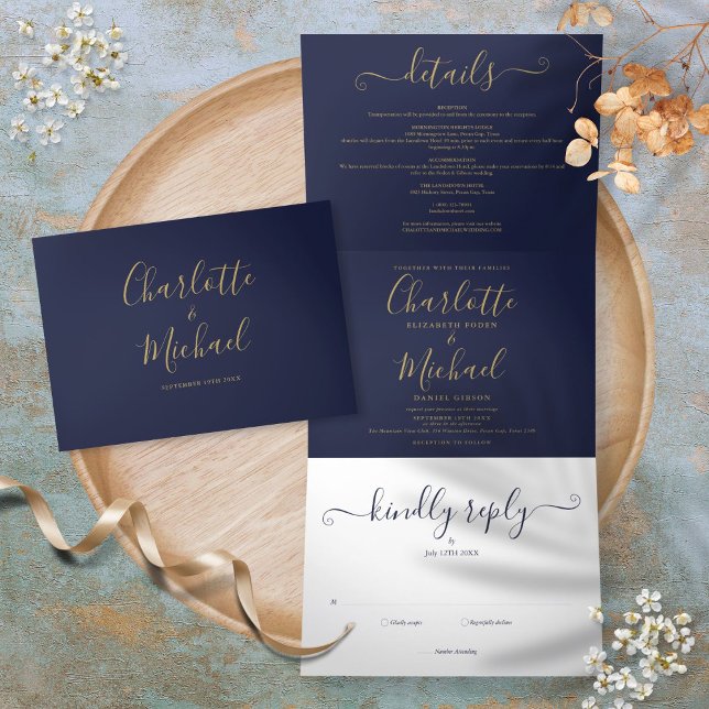 Convite Com Dobra Tripla Casamento De Monograma Azul E Script Dourado (Navy Blue And Gold Script Monogram Wedding Tri-Fold Invitation)