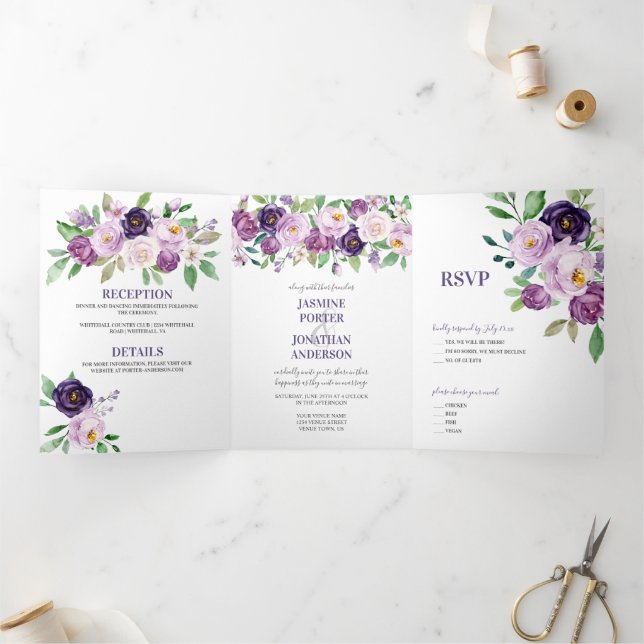 Convite Com Dobra Tripla Casamento de Rosas de Aquarela com roxo e Lavanda  (Dentro)