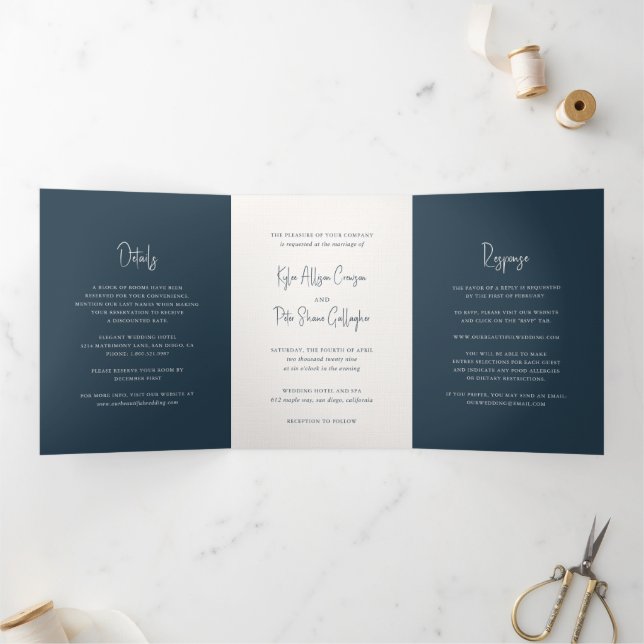Convite Com Dobra Tripla Casamento Elegante Escrito à Mão em Cinza Moderno (Dentro)