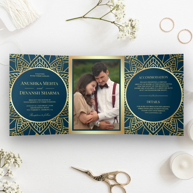 Convite Com Dobra Tripla Casamento Étnico Azul e Dourado Mandala Indiano (Criador carregado)