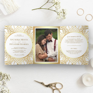 Convite Com Dobra Tripla Casamento étnico Dourado e branco de Mandala India