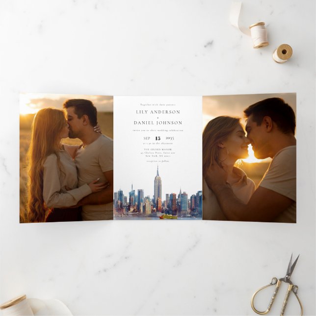 Convite Com Dobra Tripla Casamento Foto Código QR 3 Paisagem Urbana de Nova (Dentro)
