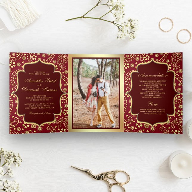 Convite Com Dobra Tripla Casamento Indiano ao estilo Bollywood em Dourado e (Criador carregado)