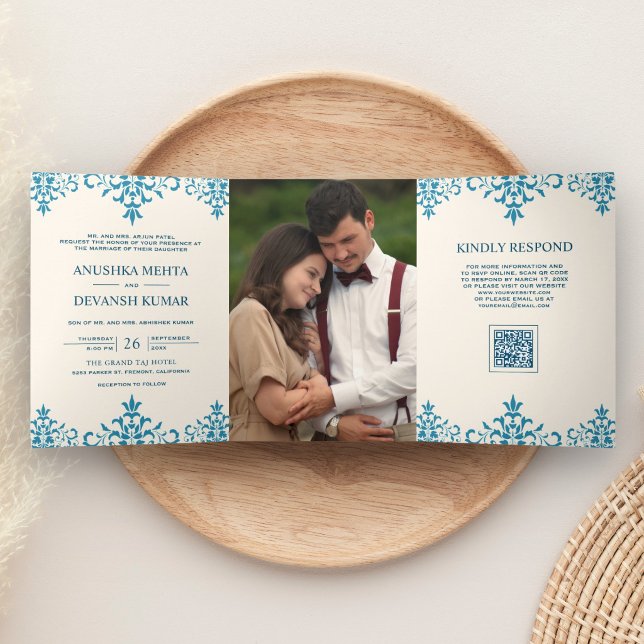 Convite Com Dobra Tripla Casamento Indiano Código QR Damask Azul Marfim (Criador carregado)