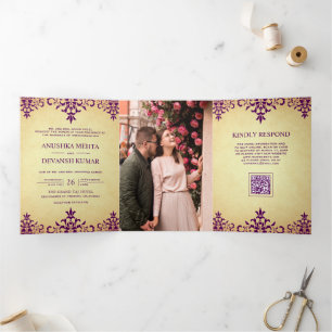 Convite Com Dobra Tripla Casamento Indiano Código QR Damask Roxo Rústico Ét