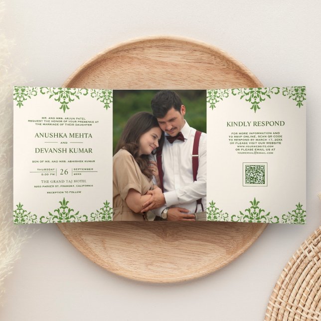 Convite Com Dobra Tripla Casamento Indiano Código QR Damask Verde Marfim (Criador carregado)