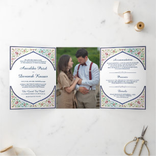 Convite Com Dobra Tripla Casamento Índio com Arca Floral Ornamentado Azul É