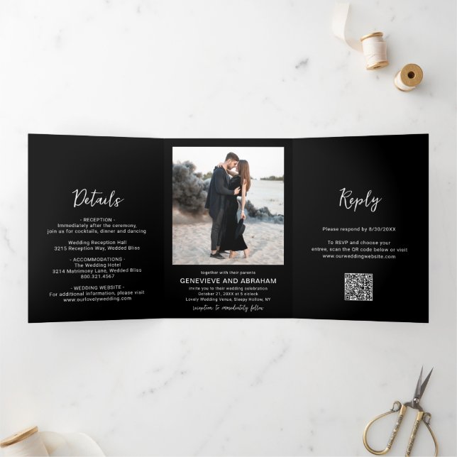 Convite Com Dobra Tripla Casamento Moderno Código QR de Foto Preta Limpa (Dentro)