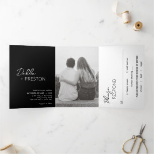 Convite Com Dobra Tripla Casamento Moderno do Código QR Preto Mínimo