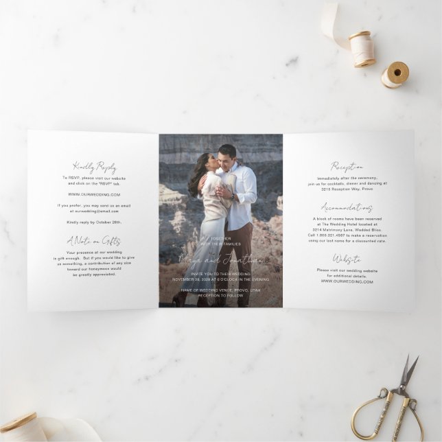 Convite Com Dobra Tripla Casamento Moderno Foto Elegante (Dentro)