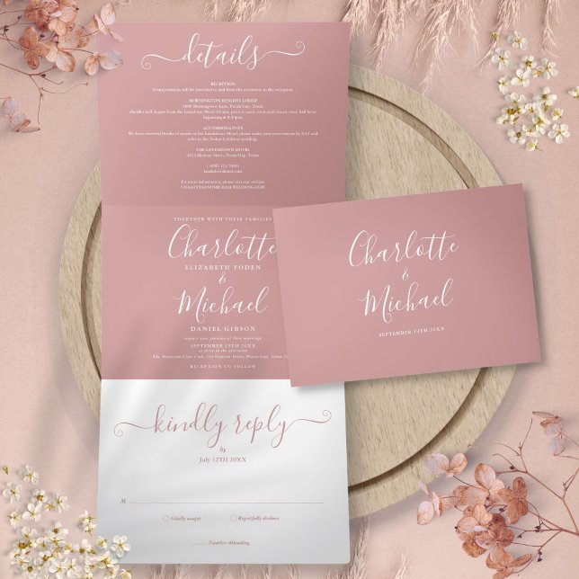 Convite Com Dobra Tripla Casamento Monograma Elegante em Script Rosa Empoei (Dusty Rose Elegant Script Monogram Wedding Tri-Fold Invitation)