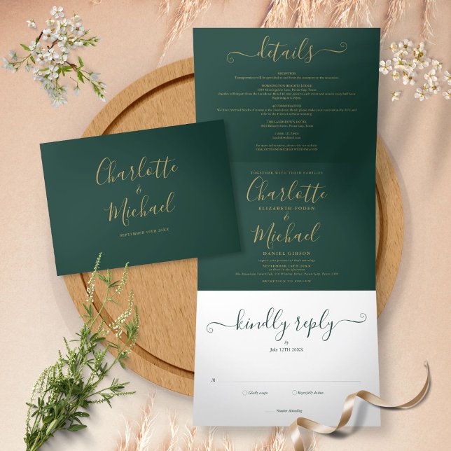 Convite Com Dobra Tripla Casamento Monograma em Script Dourado Moderno Verd (Emerald Green Modern Gold Script Monogram Wedding Tri-Fold Invitation)