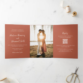 Convite Com Dobra Tripla Casamento Simples Código QR de Cobre Moderno