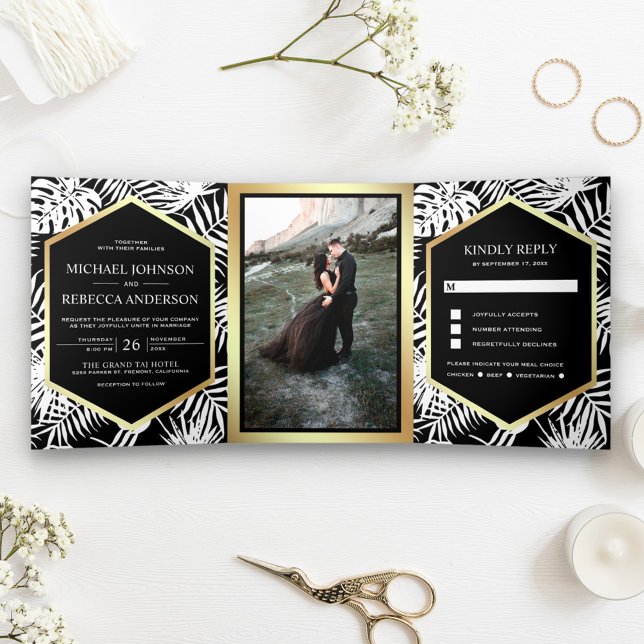 Convite Com Dobra Tripla Casamento Tropical de Palma em Preto e Branco com  (Criador carregado)