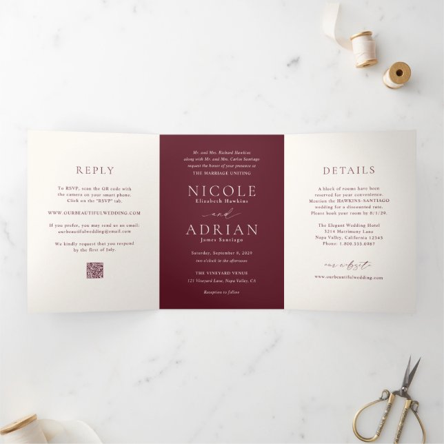 Convite Com Dobra Tripla Código QR Clássico Borgonha Casamento Elegante (Dentro)