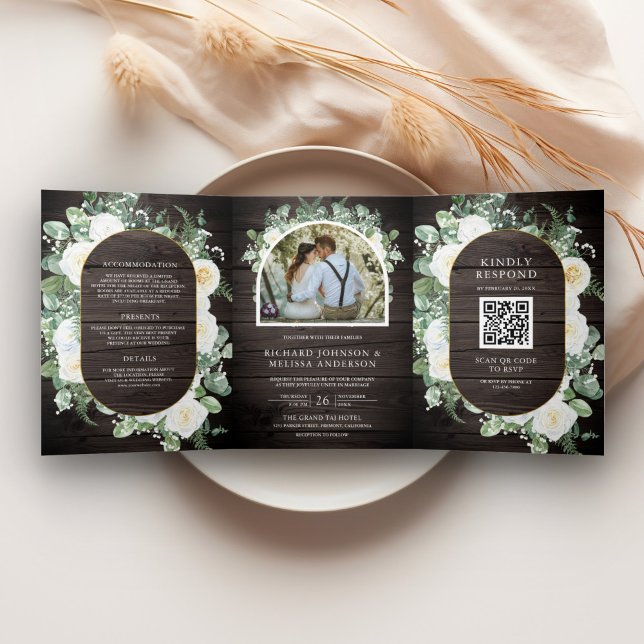 Convite Com Dobra Tripla Código QR Floral de Marfim com Verdura de Madeira  (Criador carregado)
