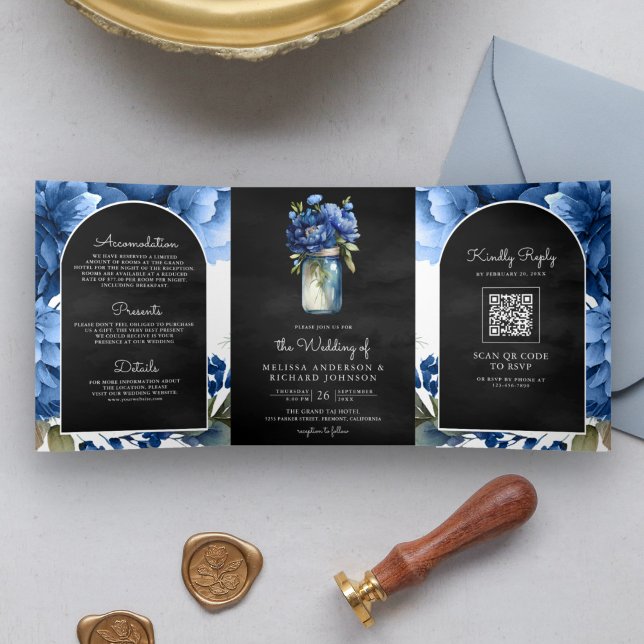 Convite Com Dobra Tripla Código QR Jarro de Pedra Floral Azul Real Casament (Criador carregado)
