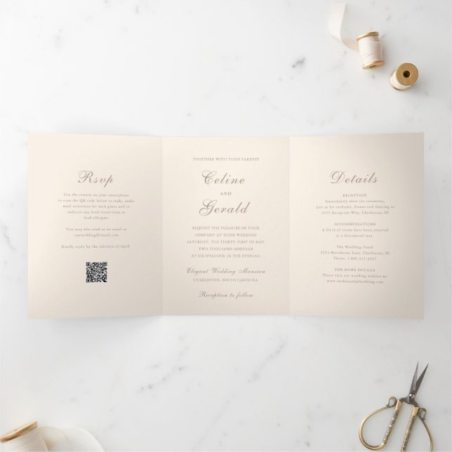 Convite Com Dobra Tripla Código QR Neutro Clássico Sandy Elegante Casamento (Dentro)
