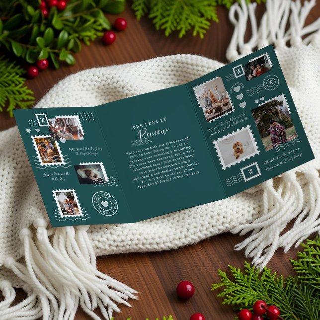 Convite Com Dobra Tripla Colagem de Carimbo de Carimbo de Fotos da Família  (Year Review Family Photos Postage Stamp Collage Tri-Fold Invitation)