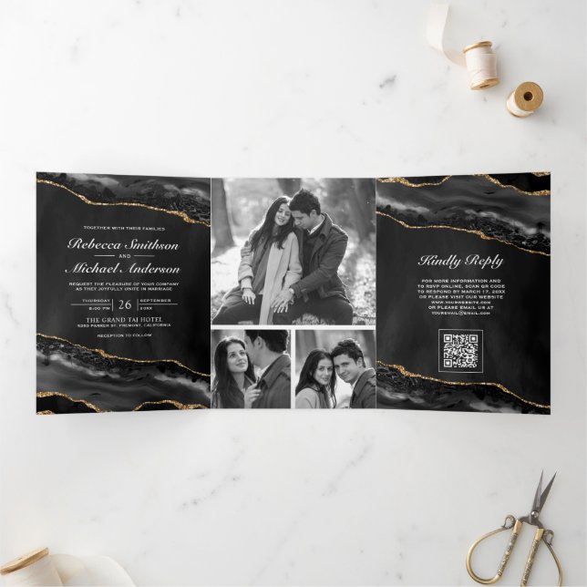 Convite Com Dobra Tripla Colagem de Fotos com Código QR Casamento Charcoal  (Dentro)