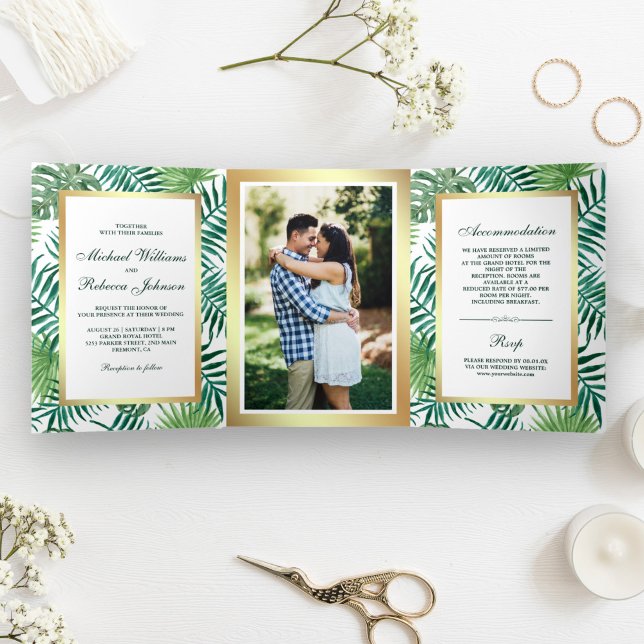 Convite Com Dobra Tripla Faux Gold Foil Tropical Palm Deixa Casamento Fotog (Criador carregado)