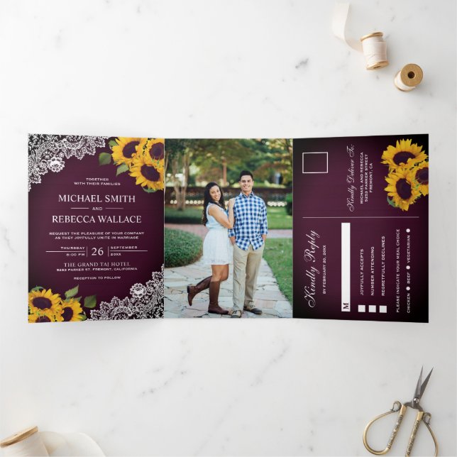 Convite Com Dobra Tripla Festa de Casamento com Foto de Girassóis e Madeira (Dentro)