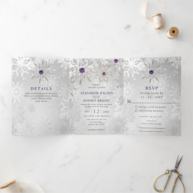 Convite Com Dobra Tripla Flocos de Neve Roxo Prata Casamento de Natal de In (Dentro)