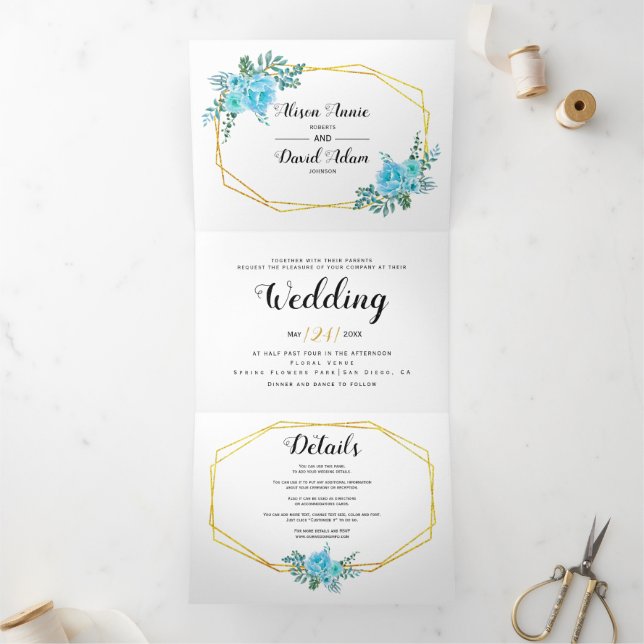 Convite Com Dobra Tripla Flores de aquarela azul, tipografia, casamento flo (Dentro)