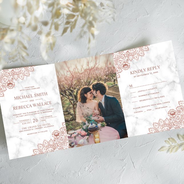 Convite Com Dobra Tripla Foto de casamento com mármore branco e renda doura (Criador carregado)