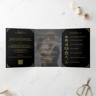 Convite Com Dobra Tripla Foto de casamento em preto e dourado com código QR