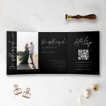Convite Com Dobra Tripla Foto Simples, Chic, Casamento Preto e Branco<br><div class="desc">Convite Triplo Simples de Casamento Branco e Preto para Foto Moderno Chic</div>