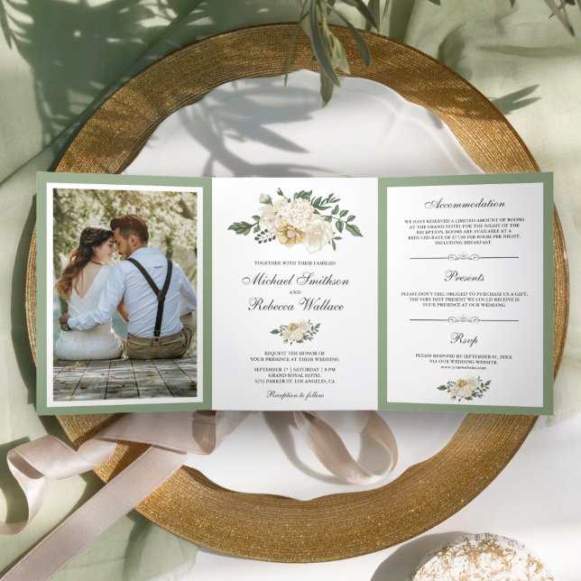 Convite Com Dobra Tripla Fotos de casamento com folhas verdes de sage flora (Criador carregado)