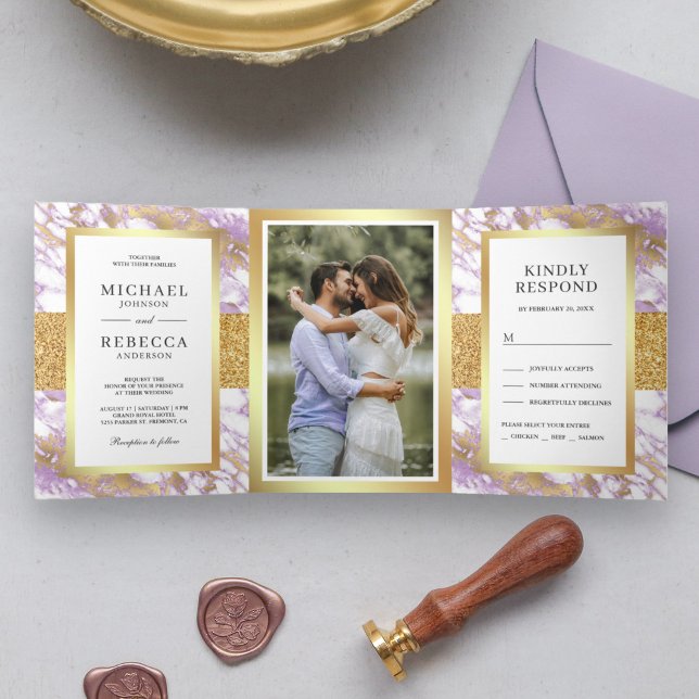 Convite Com Dobra Tripla Fotos de Casamento em Mármore Pastel Lavanda com P (Criador carregado)
