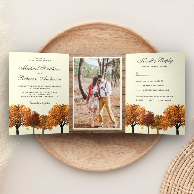 Convite Com Dobra Tripla Fotos de casamento na floresta de árvores de outon (Criador carregado)