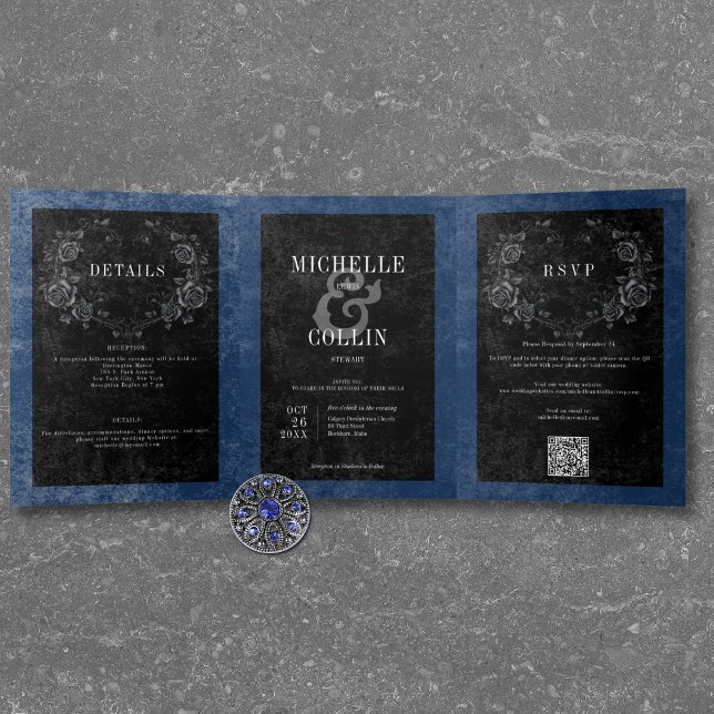 Convite Com Dobra Tripla Gótico Corvo Preto & Rosas Negras Casamento Azul (Gothic Black Raven & Black Roses Blue Wedding Tri-Fold Invitation)