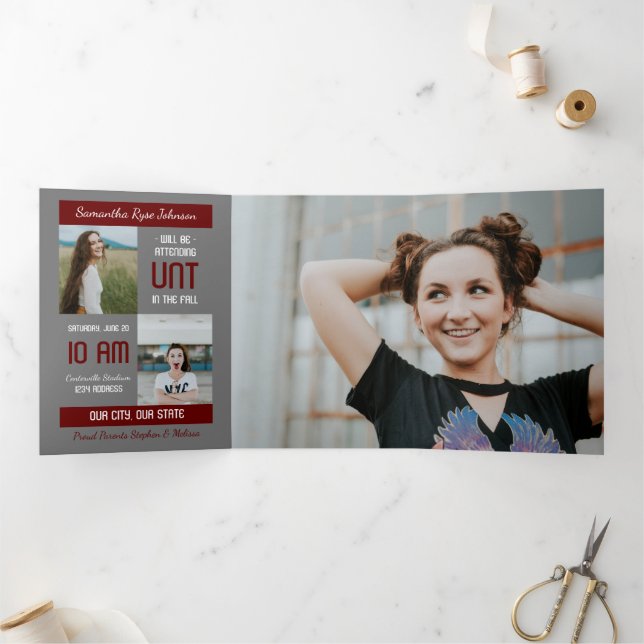 Convite Com Dobra Tripla Graduação de 5 Fotos do Bloco Moderno Maroon (Dentro)