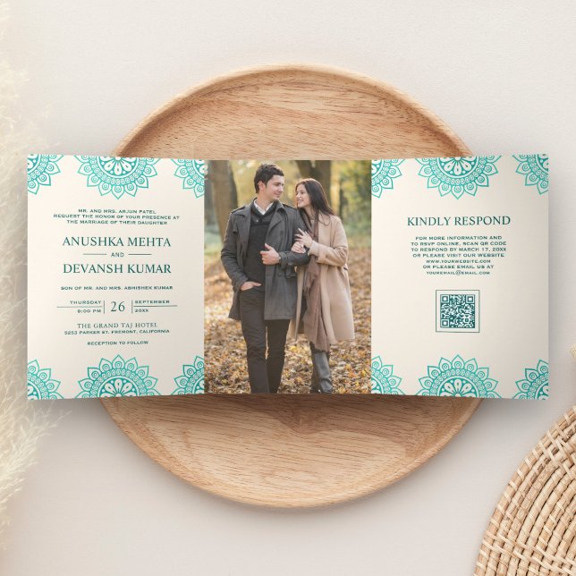 Convite Com Dobra Tripla Mandala de Teal de Marfim Código QR Casamento Indi (Criador carregado)