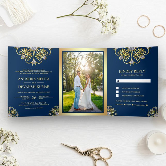 Convite Com Dobra Tripla Mandala Tradicional Azul e Dourado para Casamento  (Criador carregado)