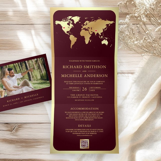 Convite Com Dobra Tripla Mapa Mundial Código QR de Fotografia de Casamento  (Criador carregado)
