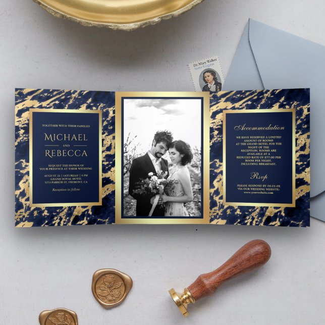 Convite Com Dobra Tripla Marinho Azul Marble Faux Gold Foil Casamento (Criador carregado)