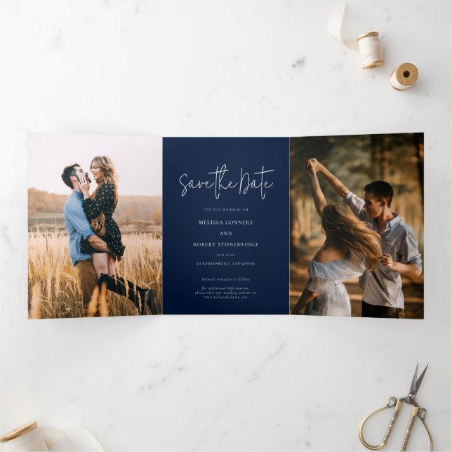 Convite Com Dobra Tripla Marinho De Script De Foto Blue Wedding Salvar O Ca (Dentro)