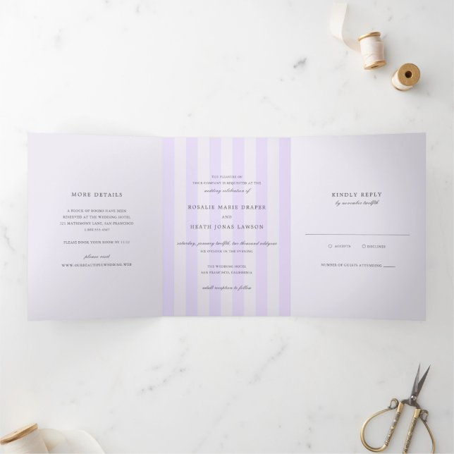 Convite Com Dobra Tripla Modern Purple Stripes Elegant Wedding (Dentro)